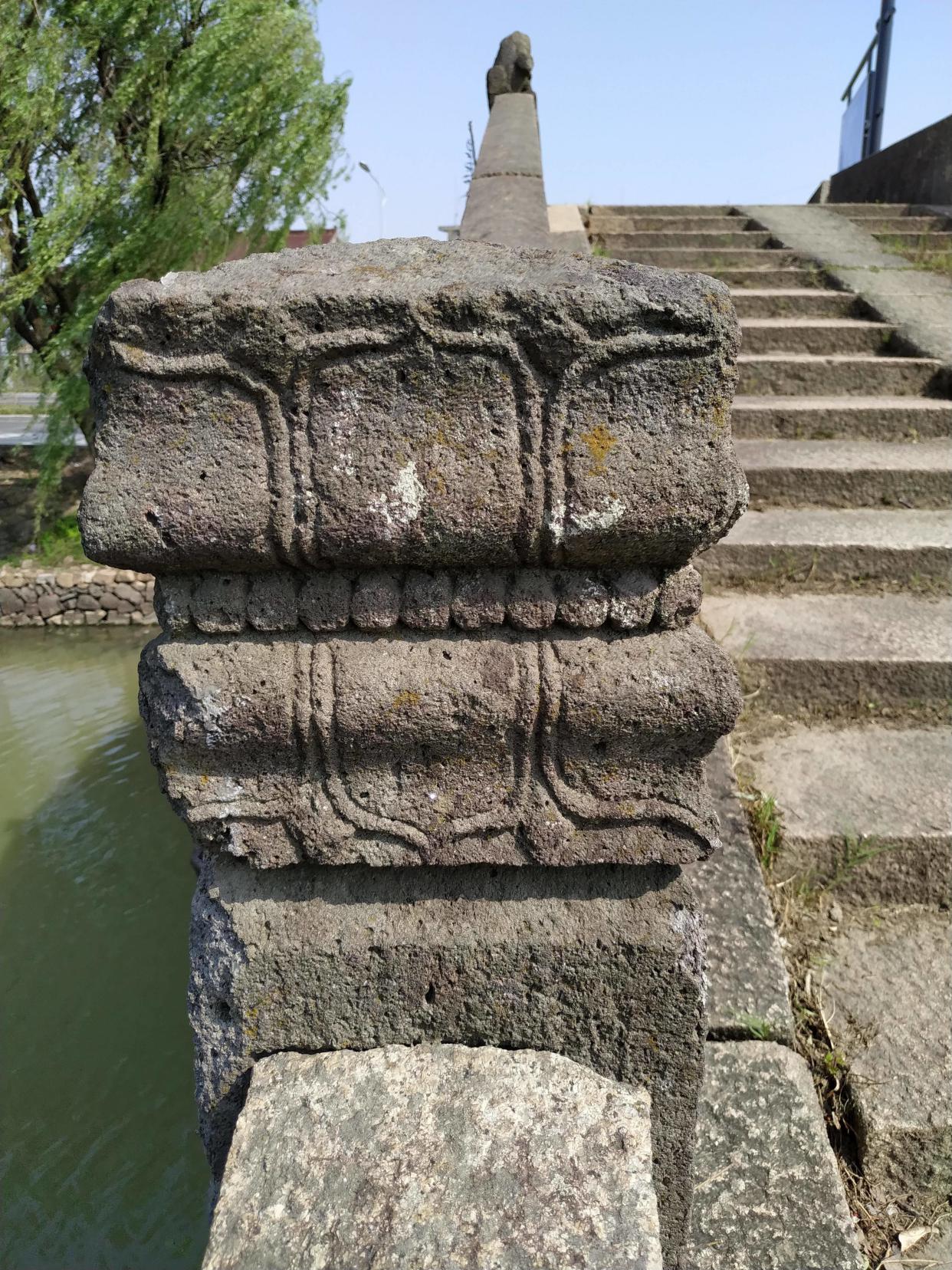 湖州百年古桥凤鸣桥位于菱湖的南浜村