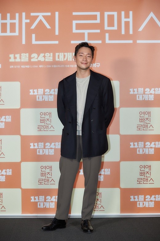 孙锡久全钟瑞出席新片恋爱缺席的罗曼史发布会