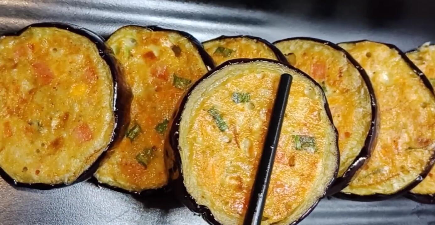 厨师长教你茄子饼的做法简单快捷营养美味一上桌全家都抢着吃