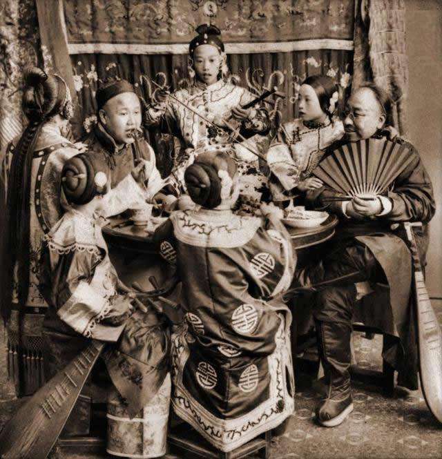 晚清八旗子弟的真实生活:大清快亡了都不知道,还吃喝玩乐下馆子