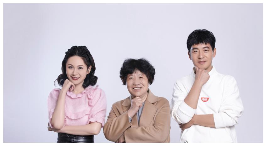 程莉莎为儿子庆11岁生日,晒全家福太温馨,儿子身高已到爸爸肩膀__财经