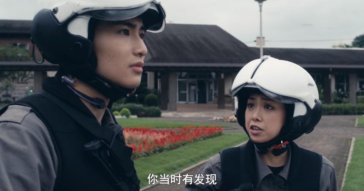 泽塔奥特曼洋子前辈再出写真一股cs味道粉丝好想要那把枪