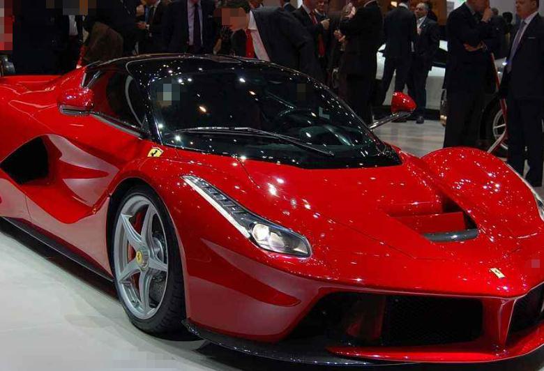 3000万法拉利去上牌车主掏出钥匙路人笑了豪车就这品位