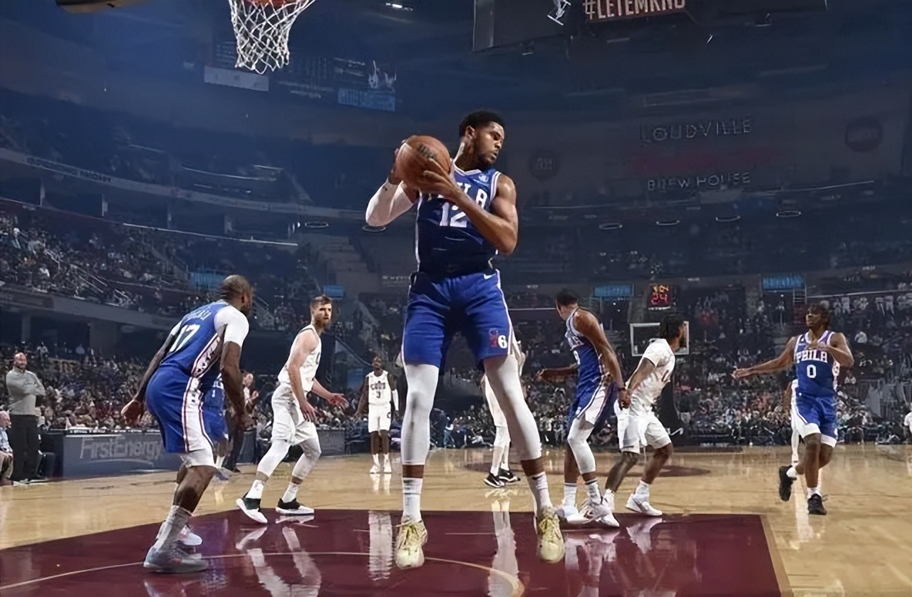 哈登布克在关键时刻的强势发挥引领球队走向胜利新篇章