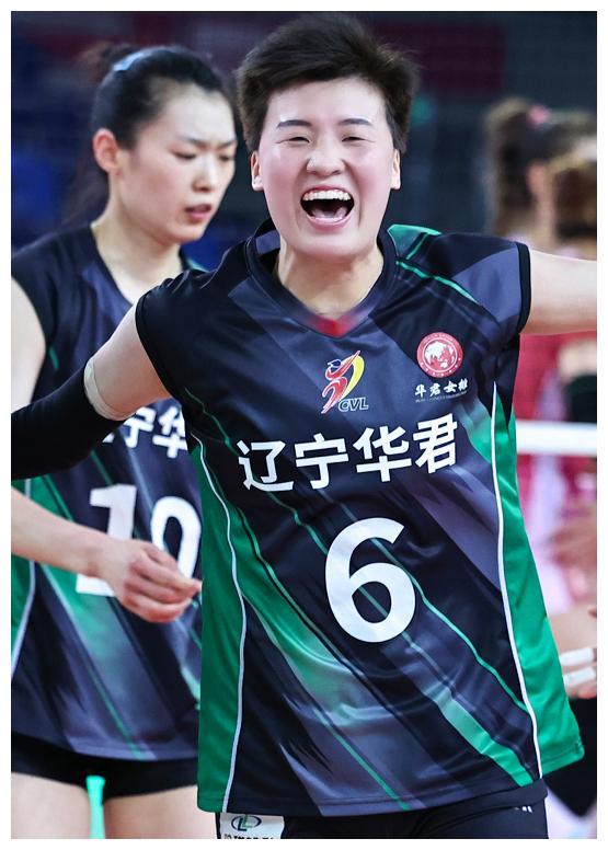 相比胡铭媛和段放两大国手,辽宁女排的接应新星孙小轩表现的倒是可圈