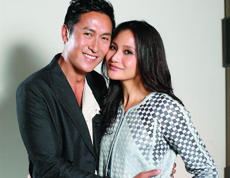 马德钟夫妻晒近照,寺庙祈福微笑步行两小时,引起热议|寺庙|步行|微笑