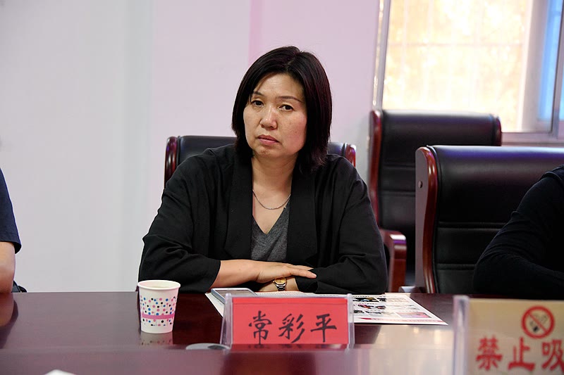 室副主任李晓中讲话省中华职业教育社秘书长牛爱平发表讲话座谈会现场