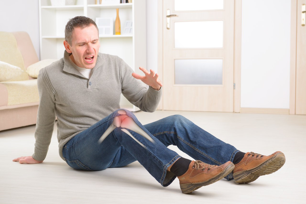 老年人膝盖疼就不能行走了要养医生辟谣教您如何科学运动