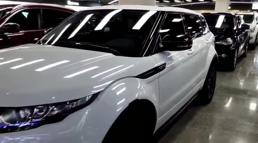 路虎揽胜极光白色与黑色的最美