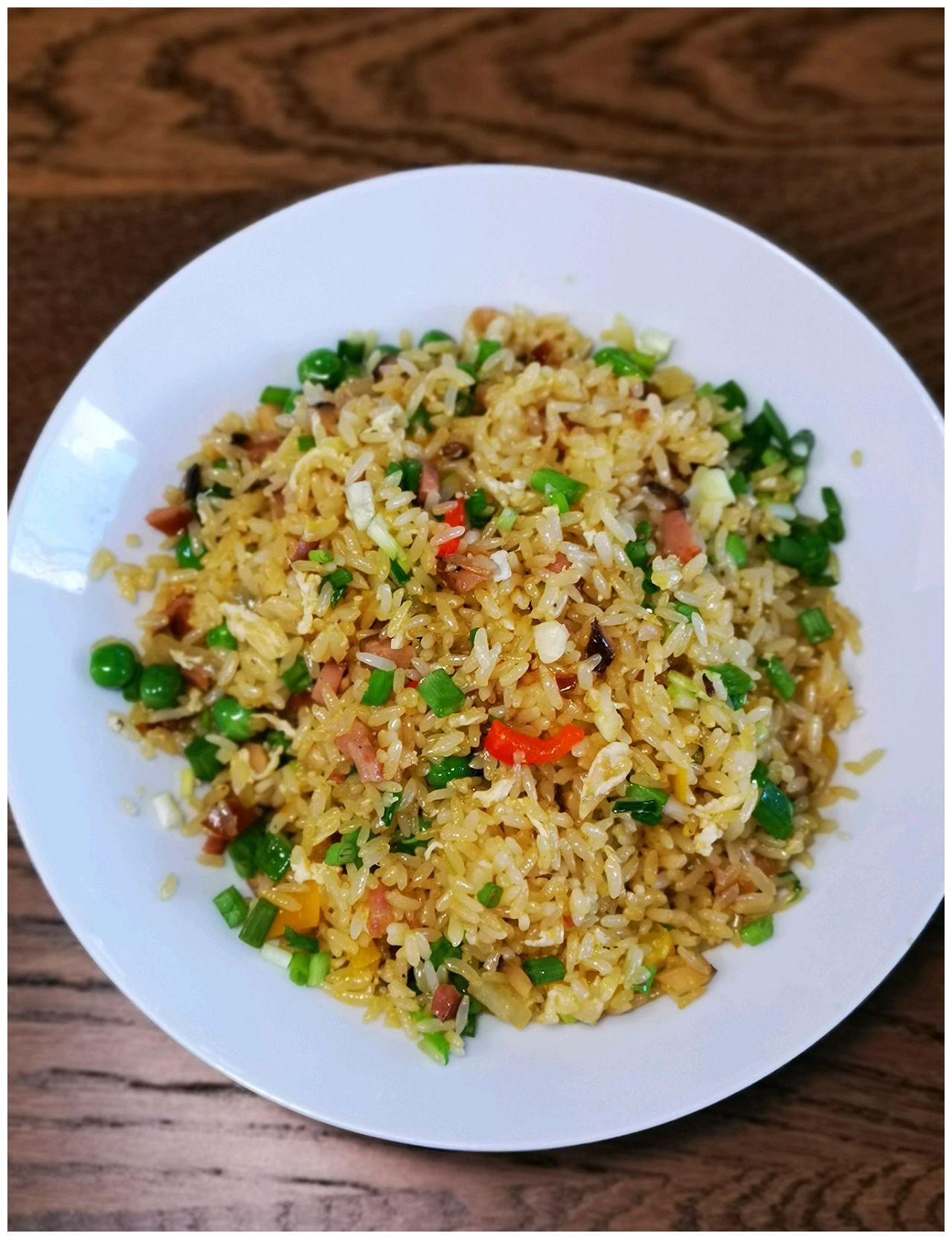 黄金蛋炒饭*早餐么么哒|蛋炒饭|早餐|配菜_新浪新闻