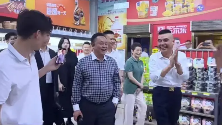 欠债65亿 黄光裕还端着首富的架子|无人零售|黄光裕|国美_新浪新闻