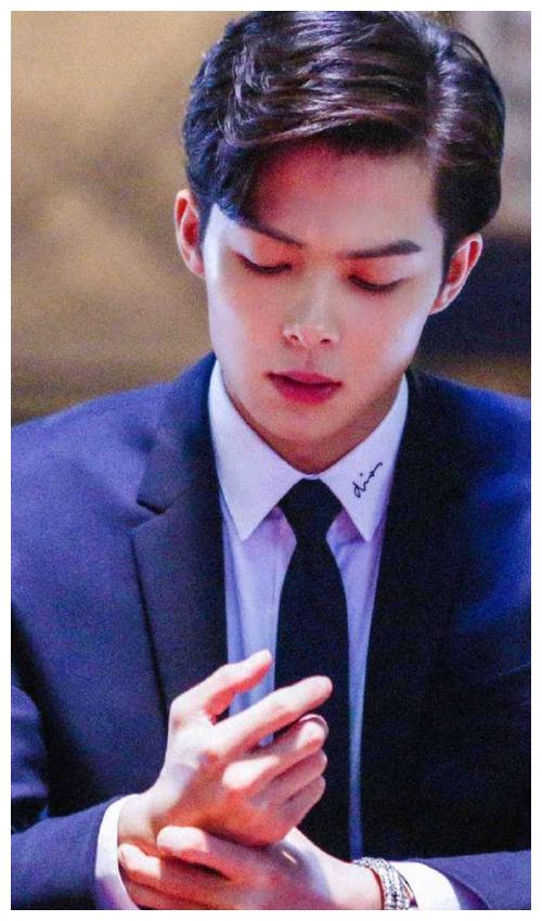 终极笔记新月饭店的背景有多强张日山为何会一直守着这里