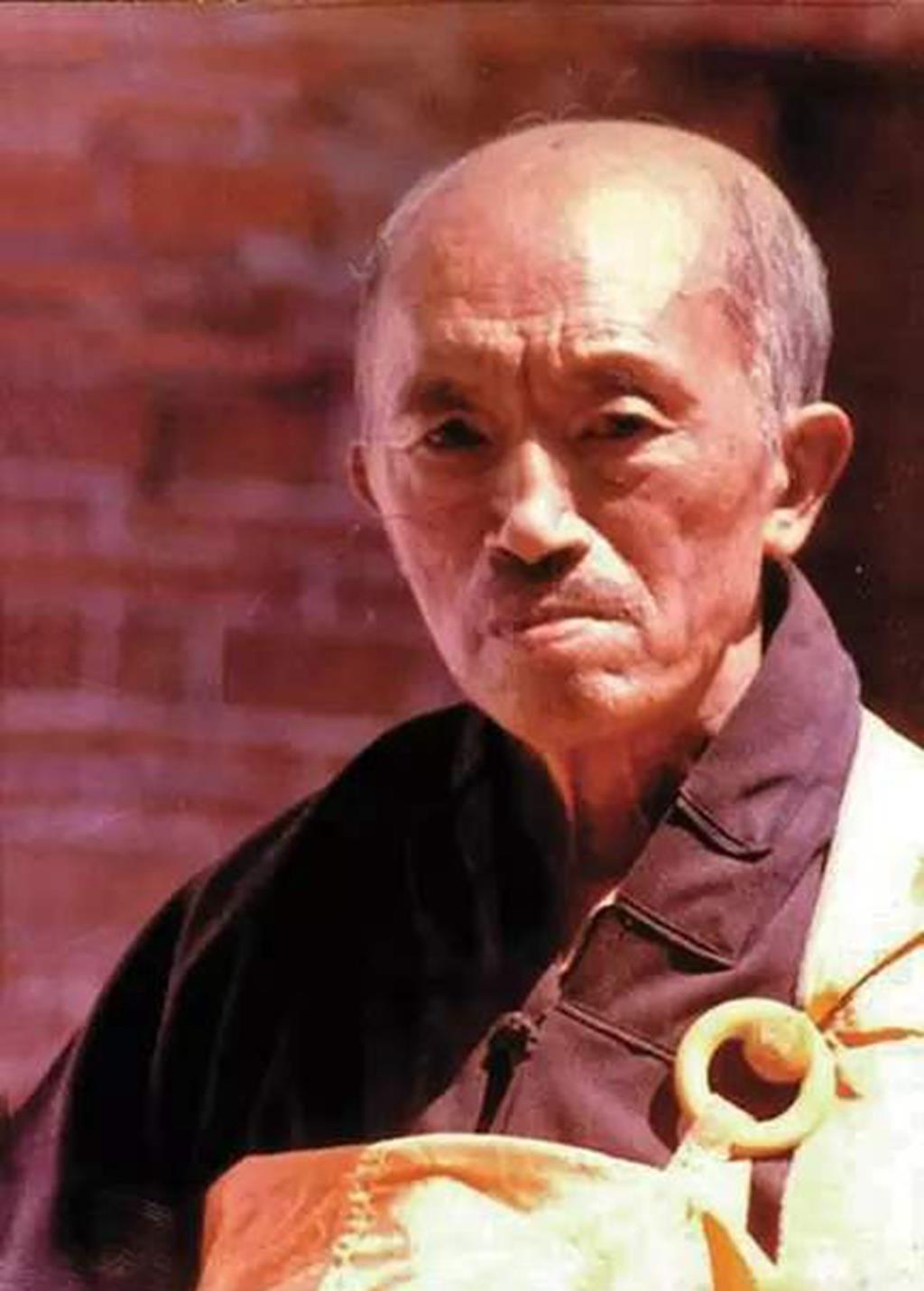 上世纪活跃30年的海灯法师,到底是一代高僧,还是虚有其表?