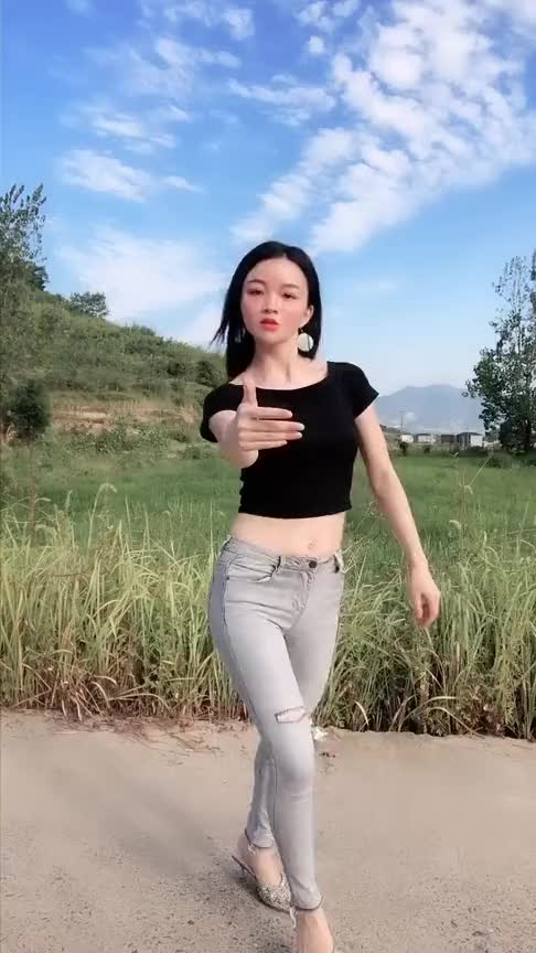 小姐姐跳得真带劲儿!_手机新浪网