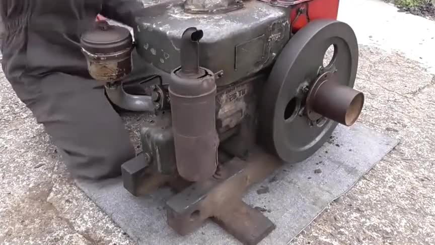 珍藏1953年拖拉机发动机,启动那一刻,声音让人陶醉