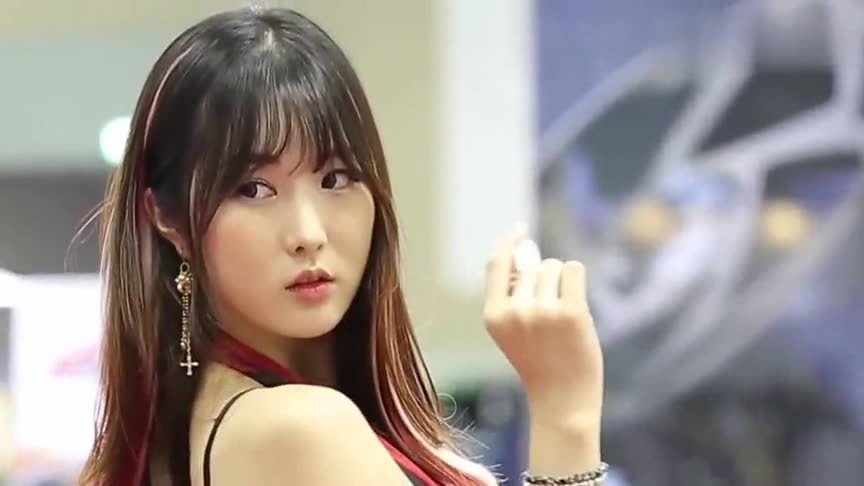 韩国首尔车展靓丽的车模小姐姐让人百看不厌