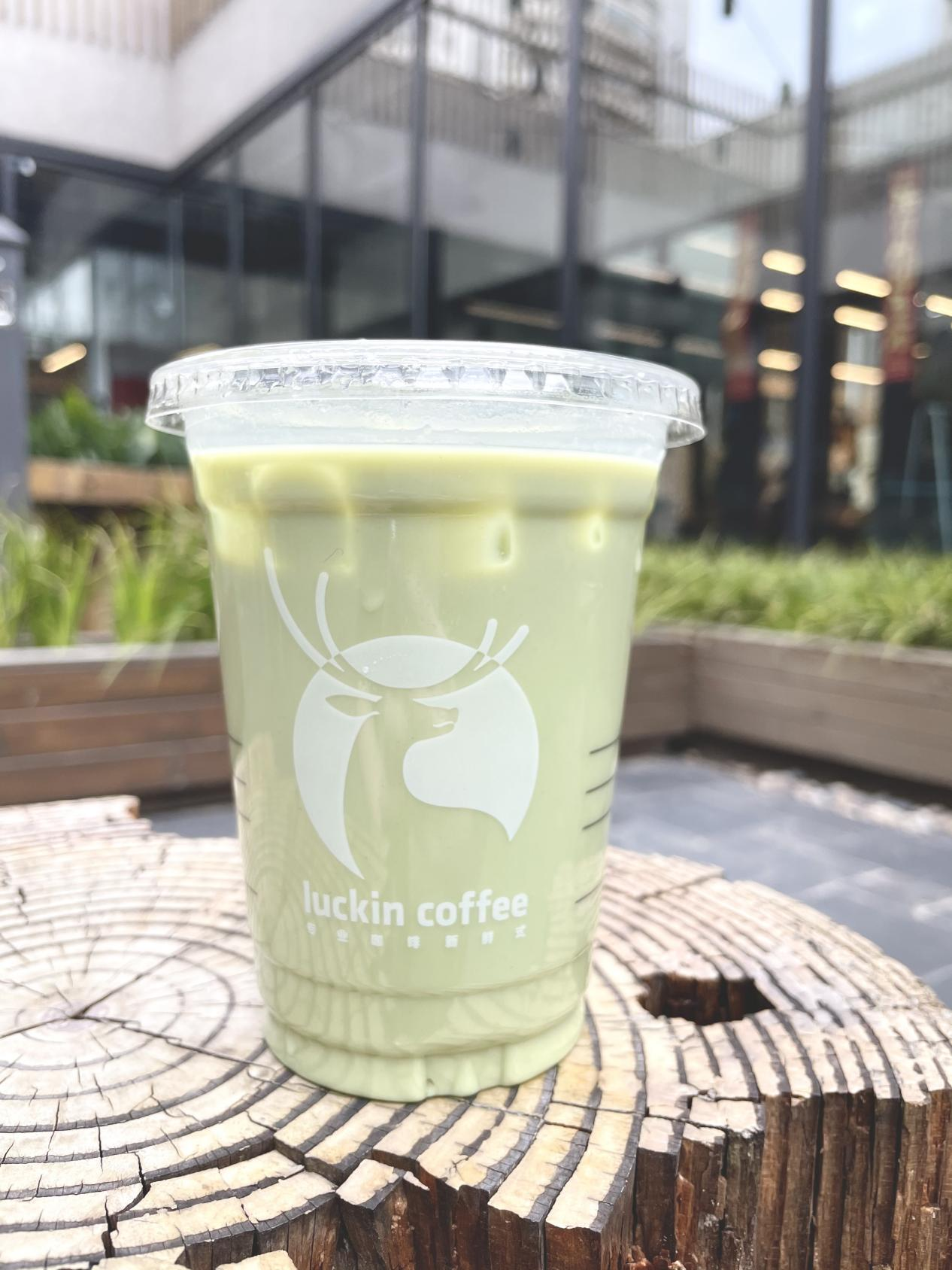 轻盈生活新美味瑞幸燕麦拿铁系列尽享0乳糖燕麦奶醇香咖啡