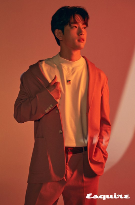 got7成员朴珍荣最新杂志写真运动休闲风