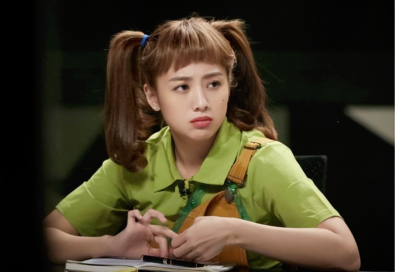 鬼鬼吴映洁,也是当之无愧的一员大龄少女.
