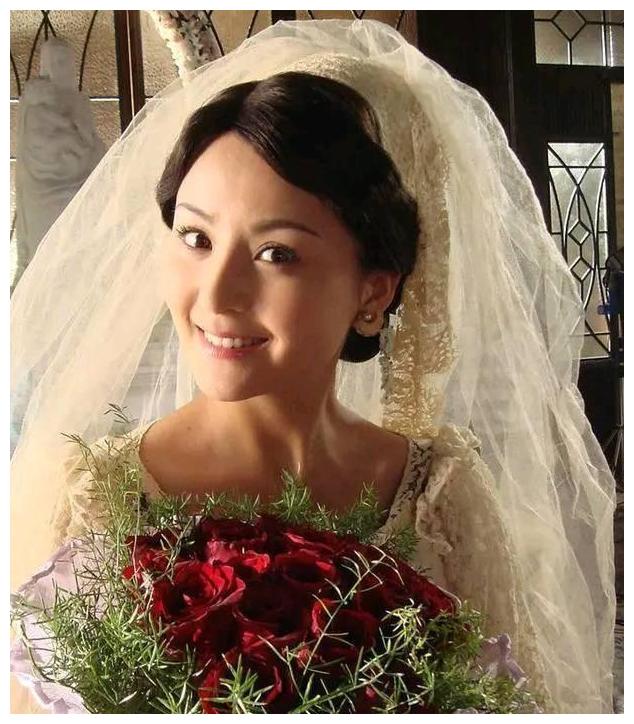 结了婚之后,两人的感情非常的好,而戴娇倩也是慢慢的退出了娱乐圈