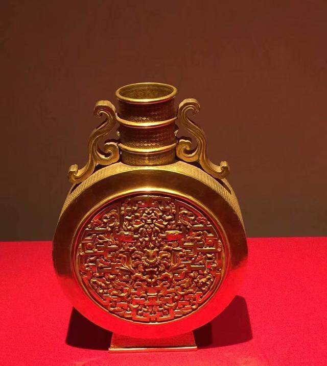 最美的宫殿群中,我们可以看到中华民族一代代流传下来的顶级文物,这种