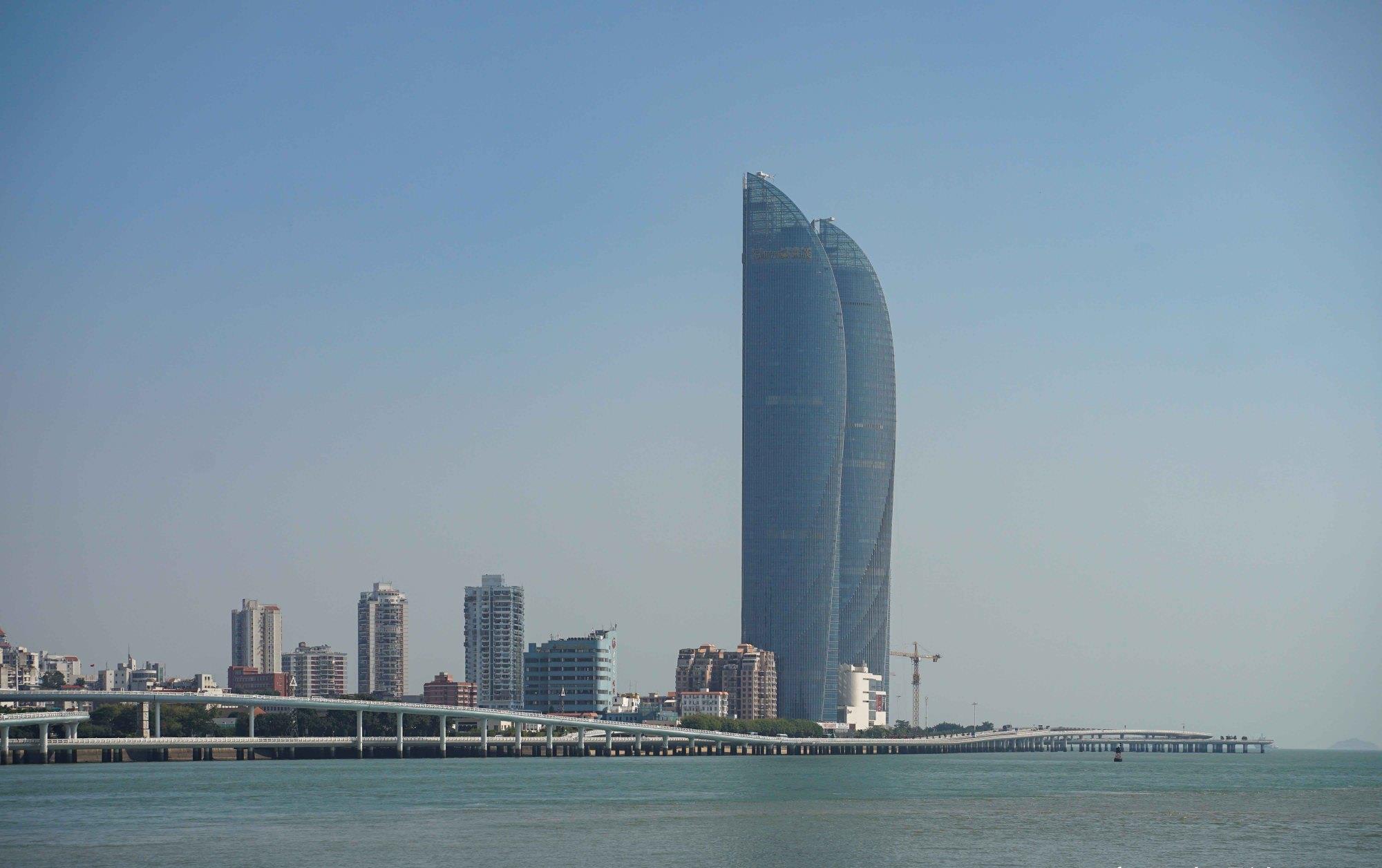 位于海边的厦门双塔设计师说像风帆市民却觉得是两把刀