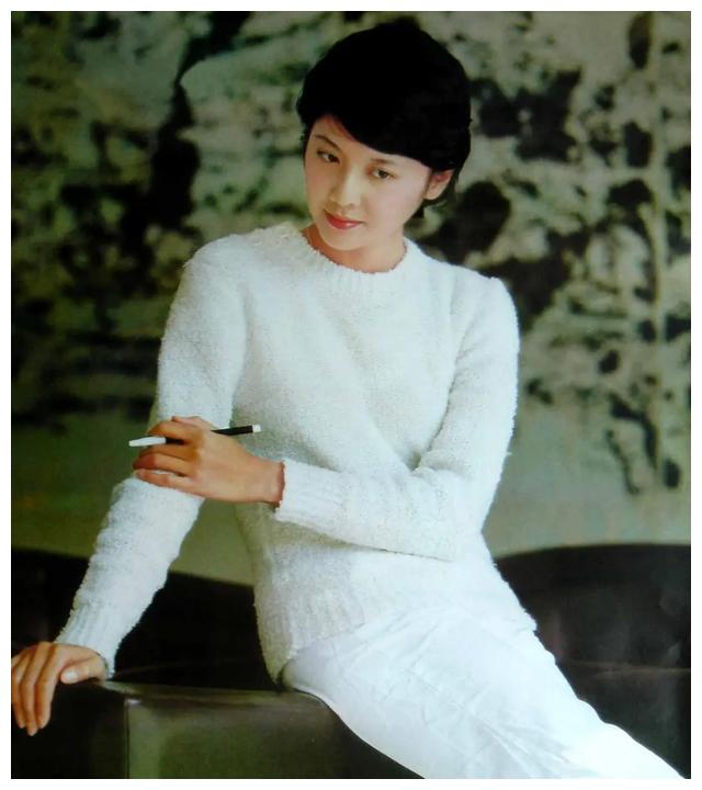 "朱琳与丈夫结婚后,一直深居浅出,不公开谈论自己的婚姻生活,保持低调