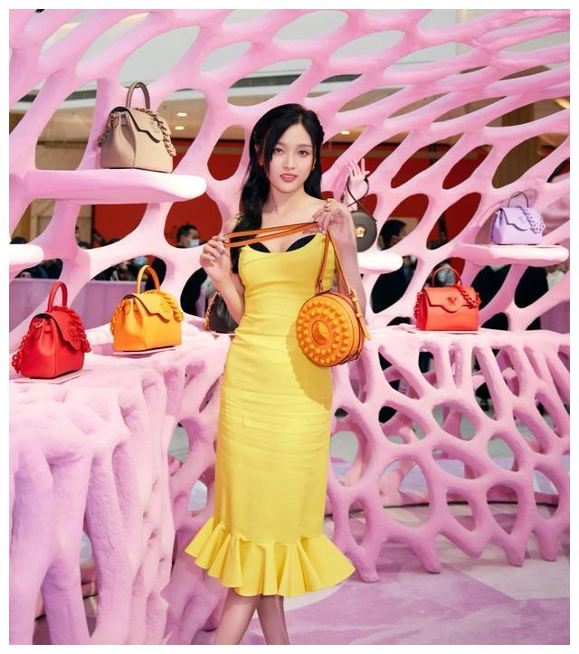 吴宣仪被吐槽素颜丑造型土,她晒美照直言:这个圈子女孩不被善待休闲区蓝鸢梦想 - Www.slyday.coM 吴宣仪被吐槽素颜丑造型土,她晒美照直言:这个圈子女孩不被善待休闲区蓝鸢梦想 - Www.slyday.coM