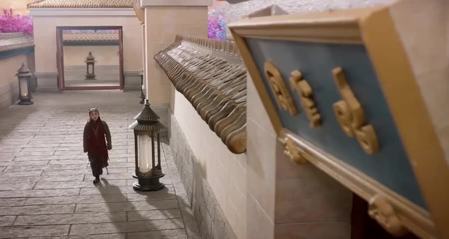 宫殿起火,离镜灭火后,竟然看到了昏迷的她