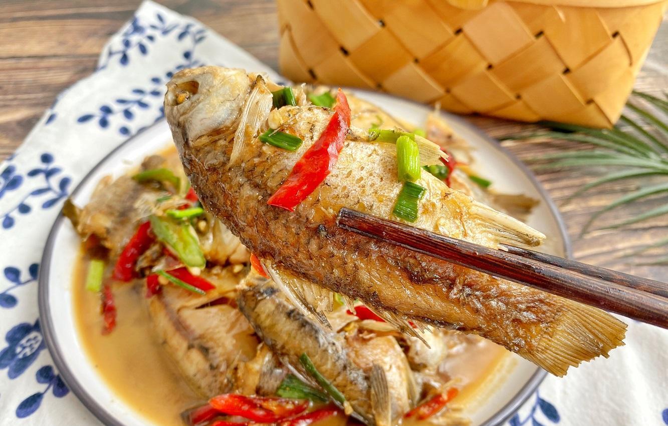 红烧杂鱼这样做,口感鲜美,肉质嫩滑,香辣开胃,一锅都不够吃哦