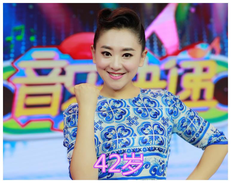 陪伴长大童年女神都多大红果果37岁月亮姐姐42岁而她太意外