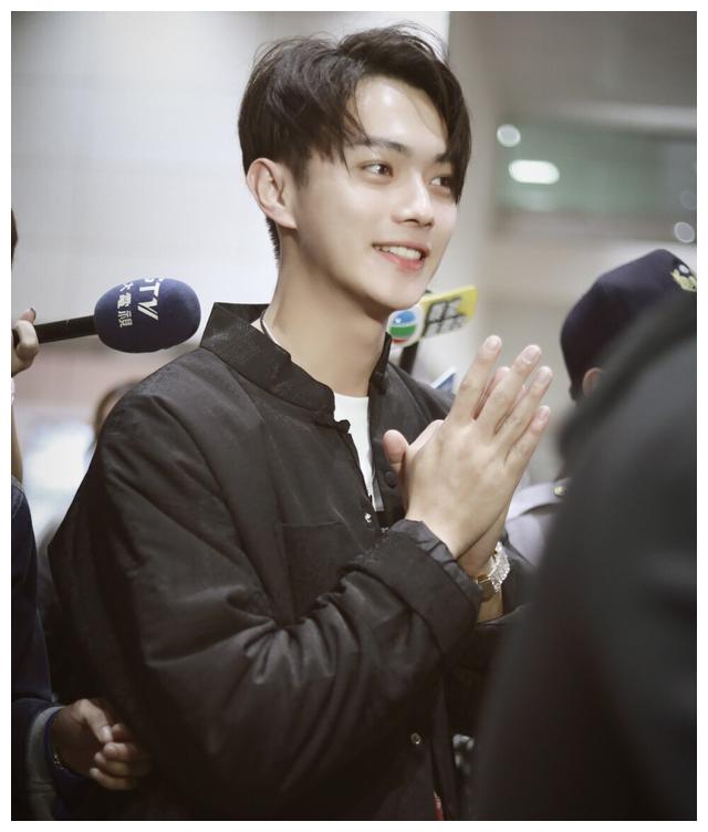 长相帅气许凯也被媒体称为"中国的小李子"虽然角色各有不同,但无一不