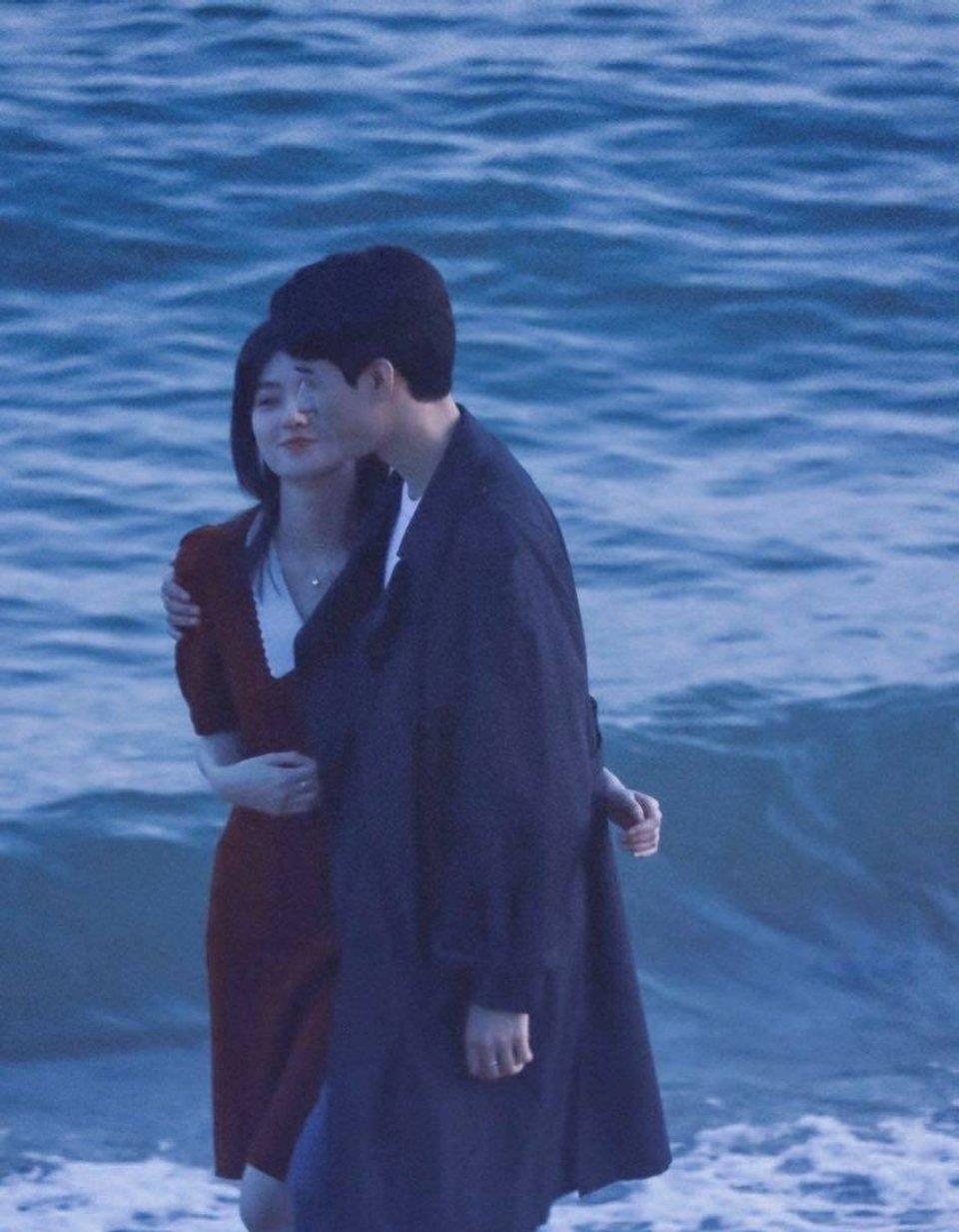 龚俊乔欣新剧《沉睡花园》路透曝光,氛围感十足,俊男美女太绝了