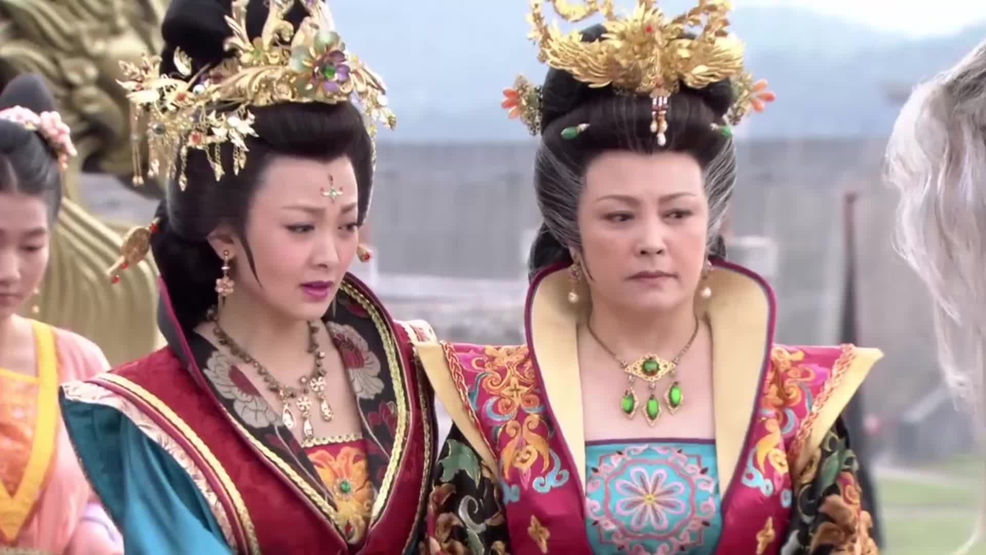 薛平贵:王宝钏在金殿上求死,就为保住父亲,可算把父亲打动了