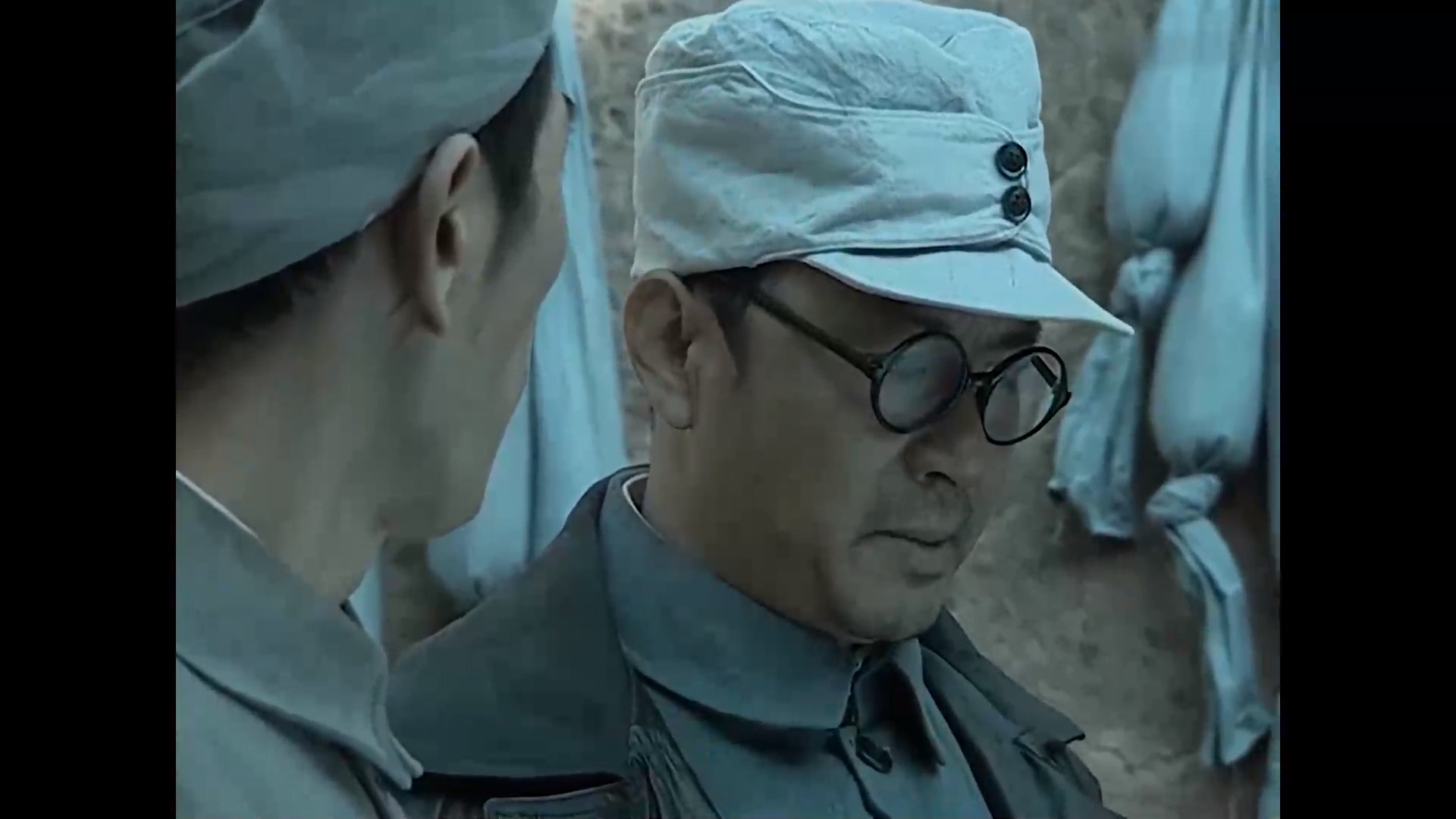 亮剑:总指挥机关突出重围,立马架电台,赶忙问伤亡情况!