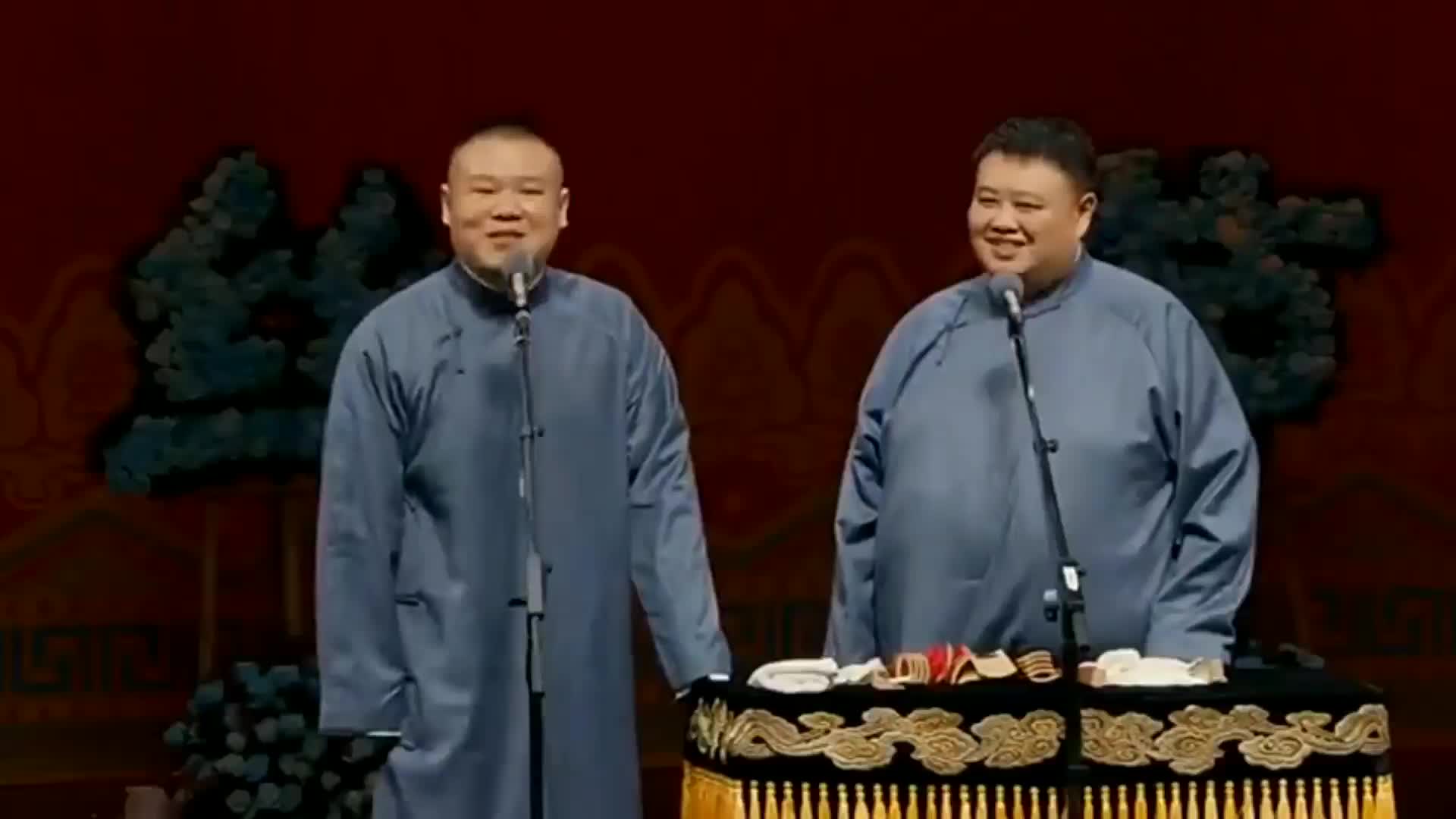 向服务员抛媚眼,笑到肚子疼 为您推荐: 德云社搞笑相声,打着快板唱歌