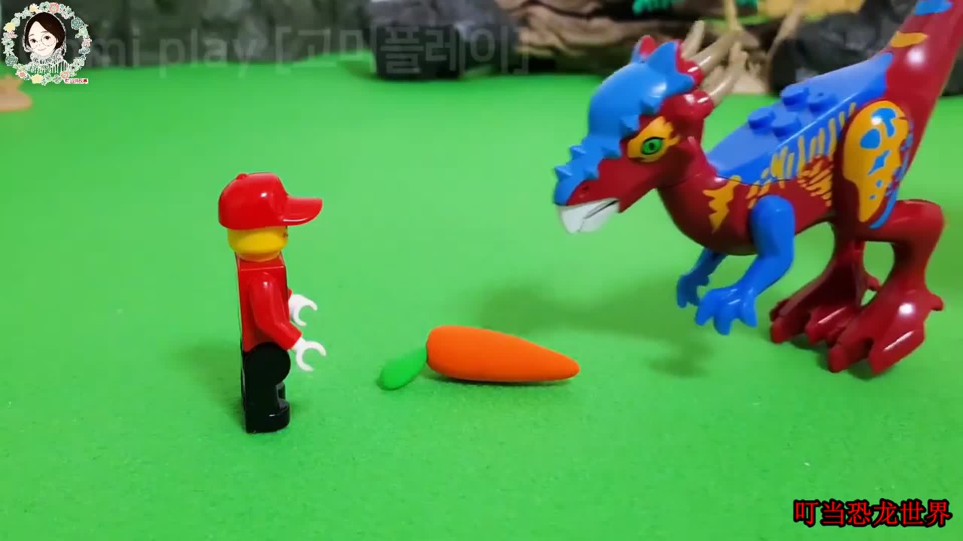 坏蛋重爪龙攻击恐龙宝宝，牛龙妈妈和牛龙爸爸赶来打败坏蛋恐龙