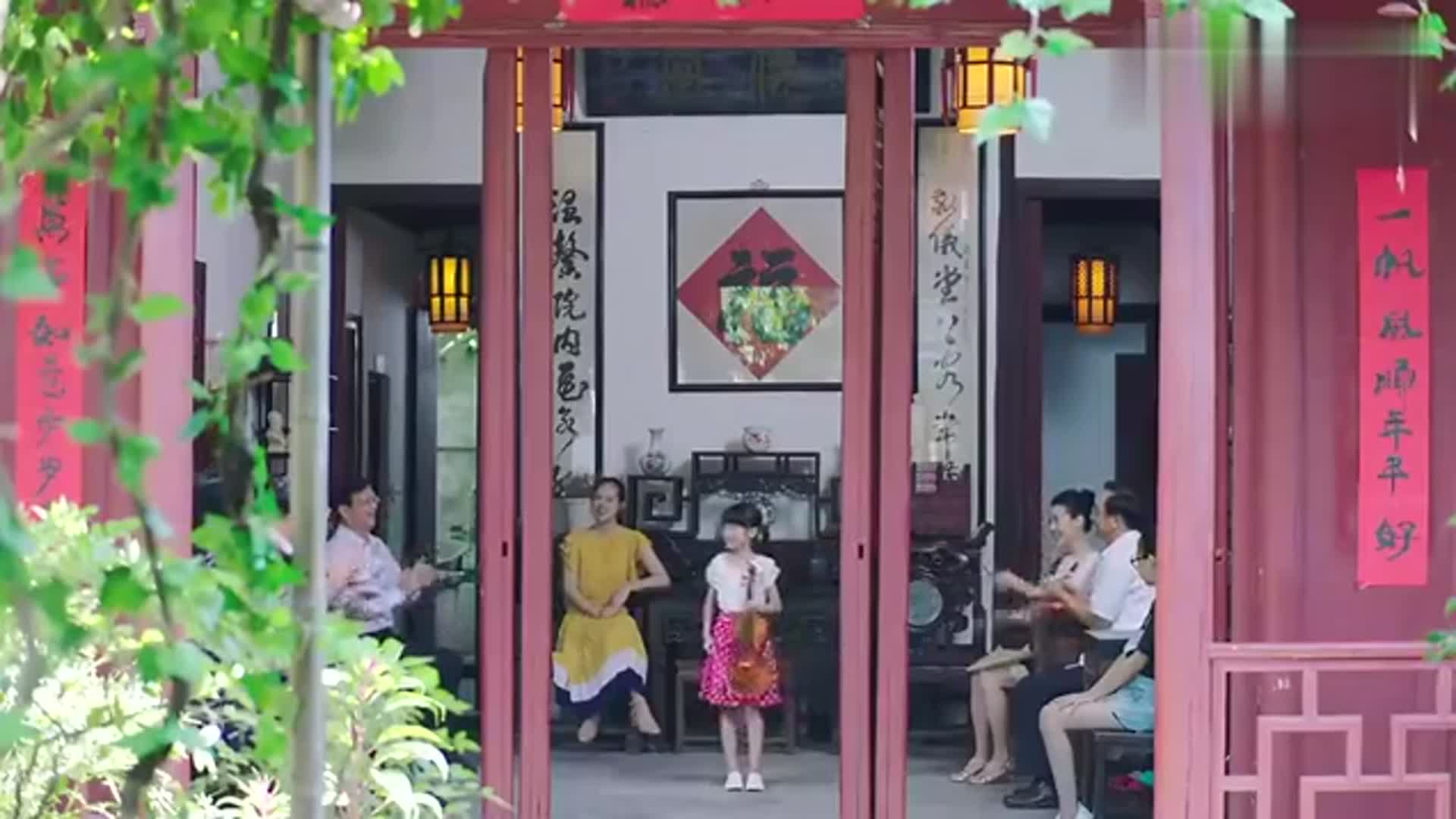 盲约：妈妈态度天差地别，一直嫌弃大闺女，幸亏外婆明事理还爱她