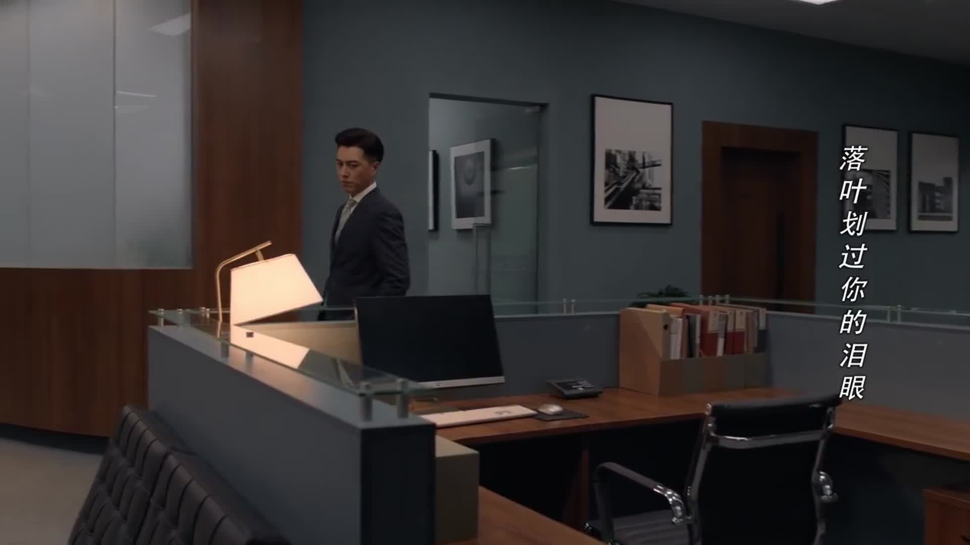 精英律师:栗娜不想连累罗槟,毅然决然离去,电梯内痛哭