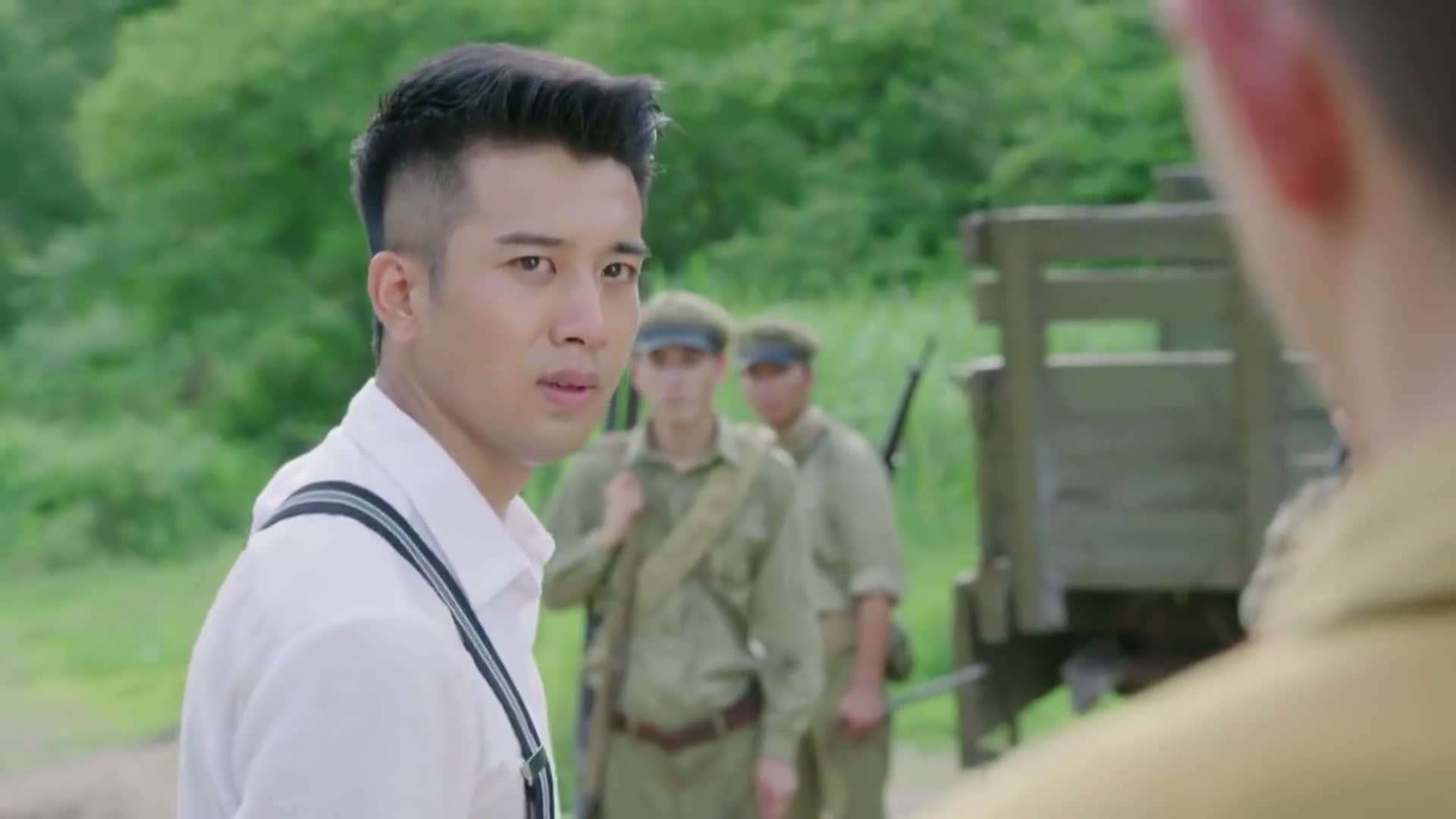 学生兵少维情绪失控子弹不长眼莫家军冒生命危险拦住他