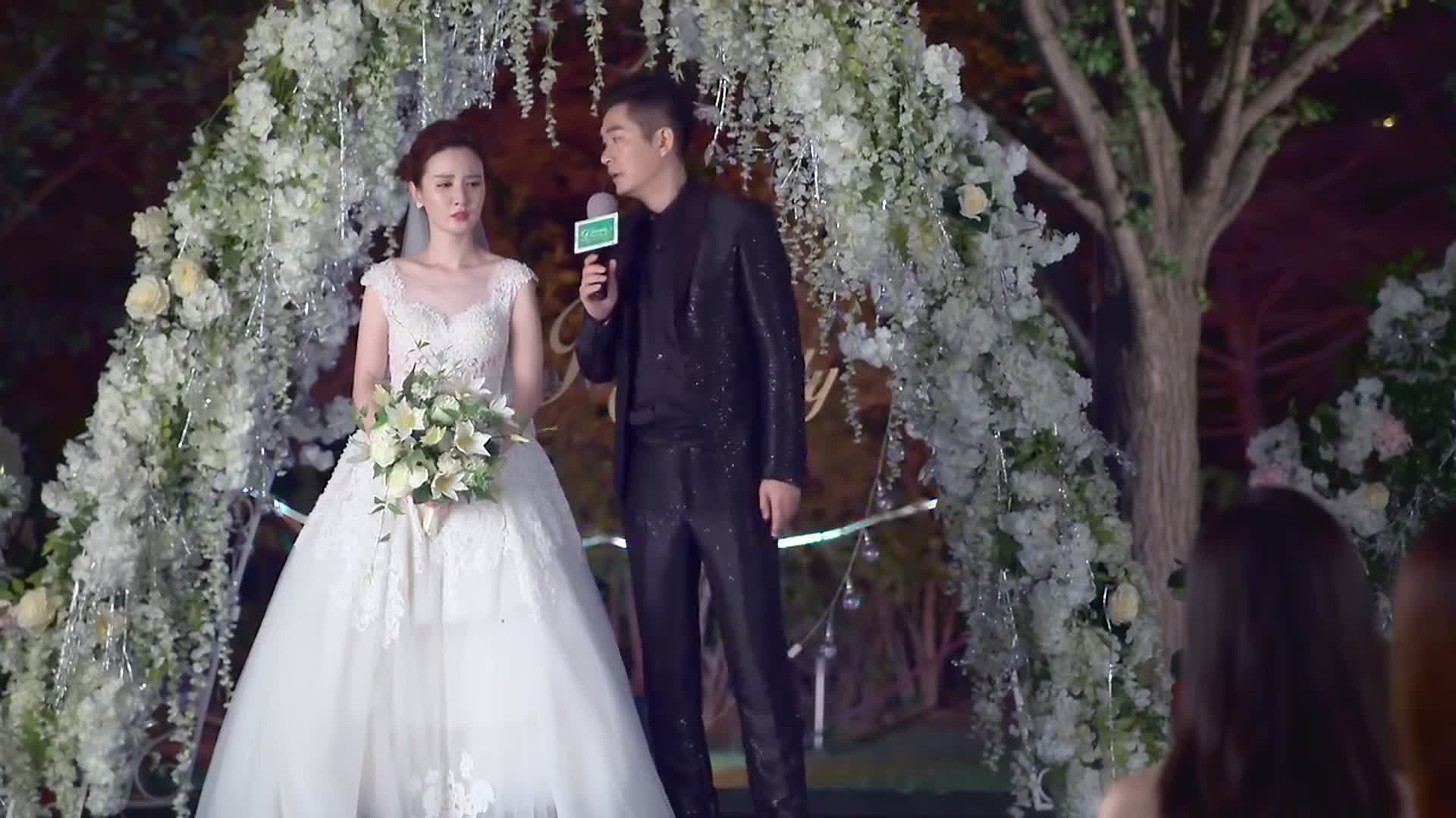 周末父母邵杰在婚礼现场下跪求婚让茱迪在给自己一次机会