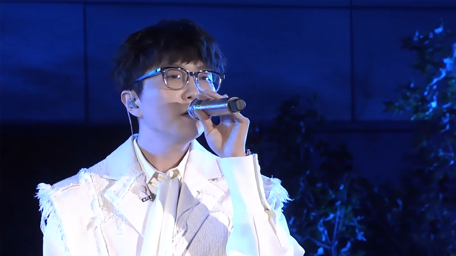 毛不易五周年唱演会合集再唱消愁回忆满满舞台超有氛围感