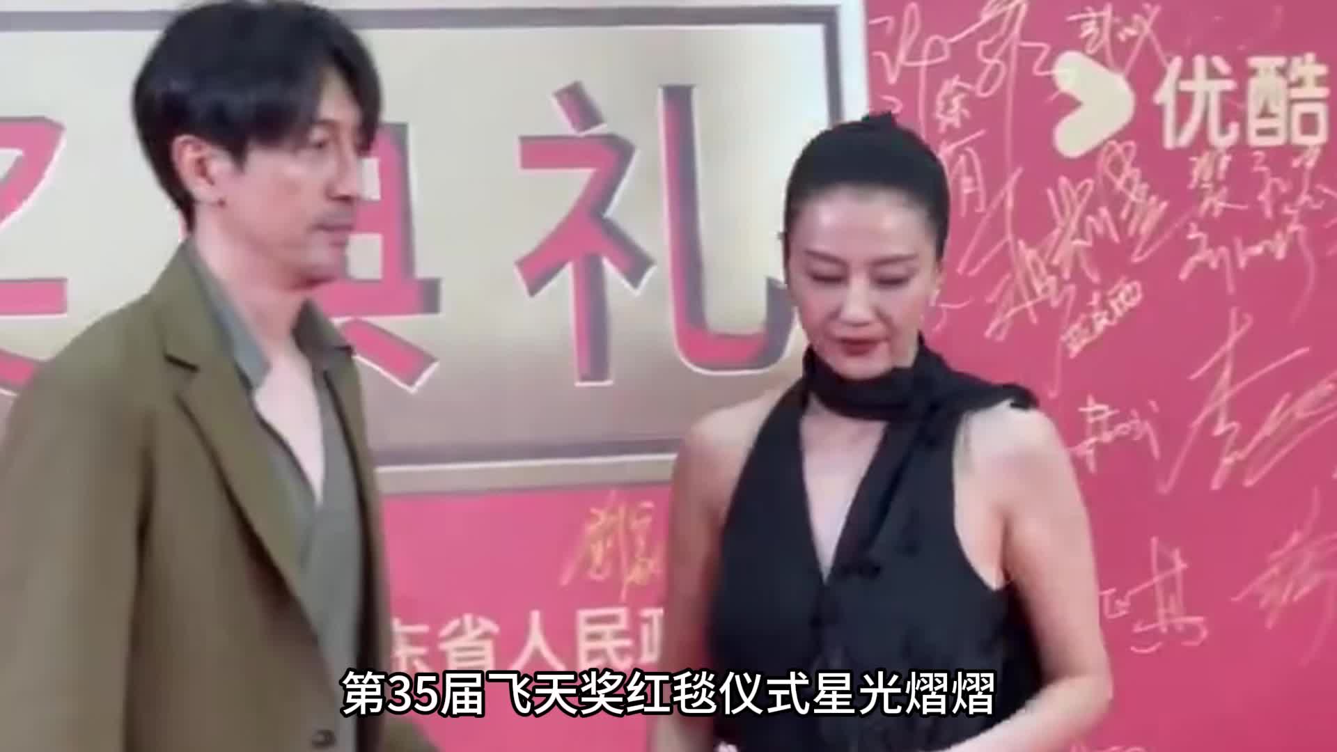 高圆圆飞天奖红毯惊艳全场！一袭黑色挂脖长裙，美得松弛又高级