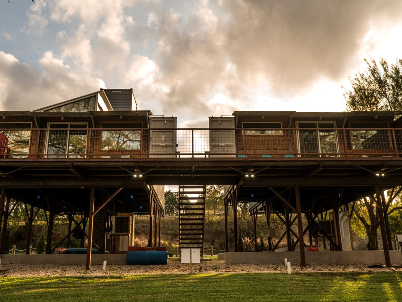 时尚活力创意无限的集装箱营地