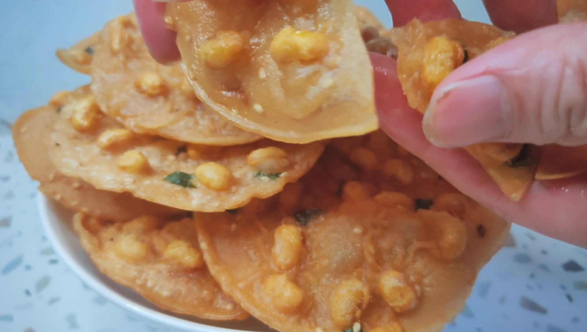 客家传统炸豆饼,咸香酥脆咬一口满满香,太好吃了下酒当零食不错