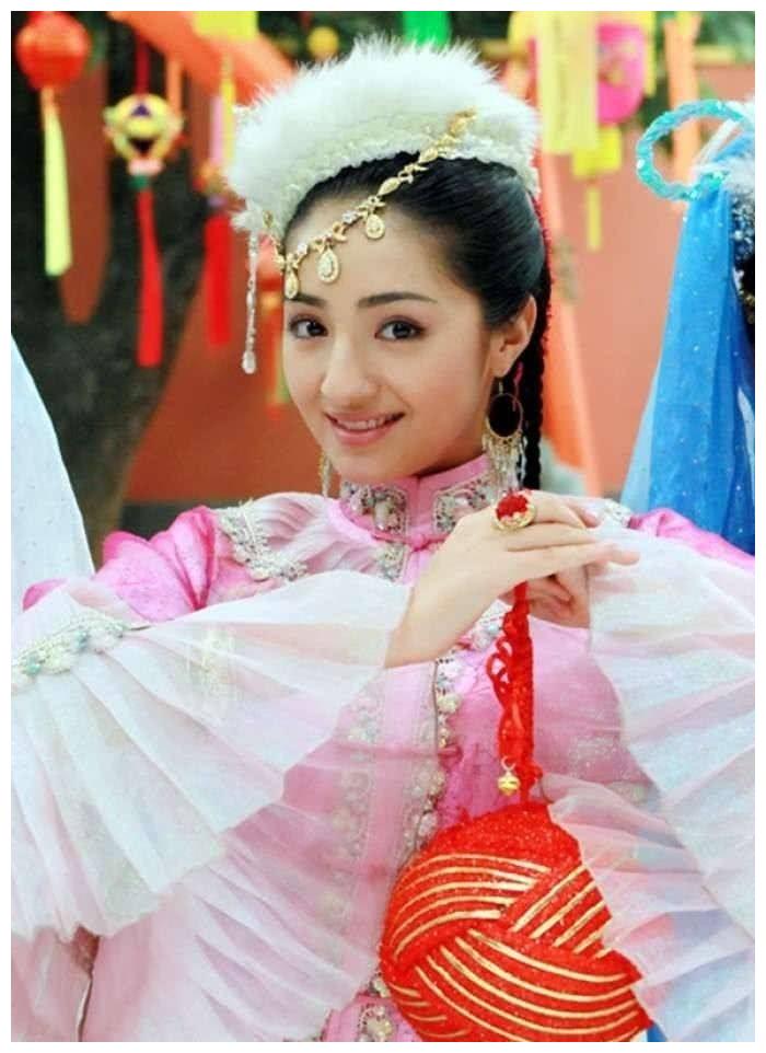 新疆美女麦迪娜,一直不温不火,如今因短视频撞脸lisa走红