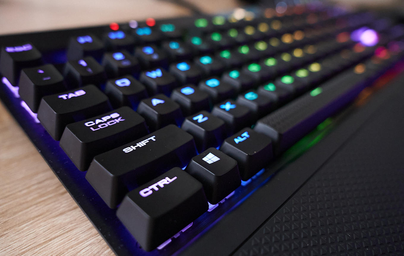 萌新也能轻松吃鸡,美商海盗船 k70 rgb mk.2__财经头条