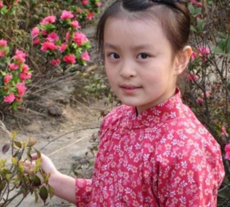 她是童星出道,和胡歌,彭于晏都有合作,如今淡出荧幕无人知