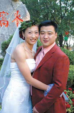 张宁连夺两届奥运会羽毛球女单金牌离婚又再婚现在过得怎样