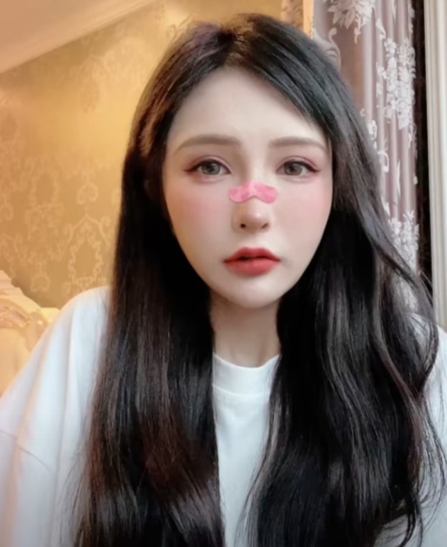 在和殷世航分手之后,何婧婧遇见了和自己情投意合的